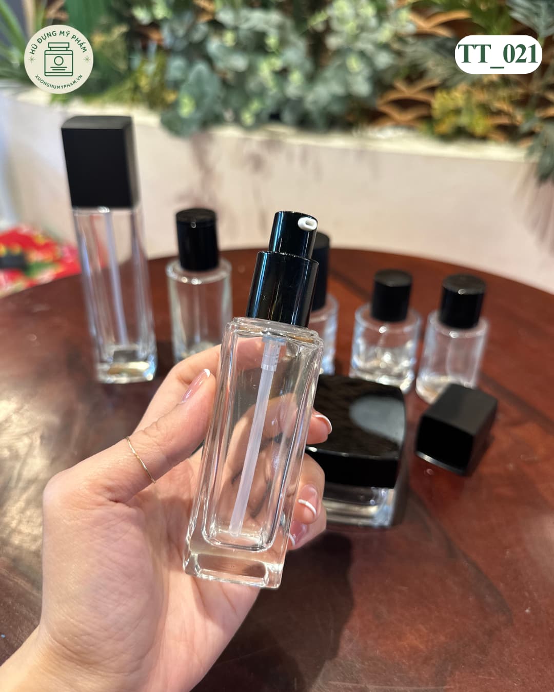 lọ chiết mỹ phẩm thuỷ tinh đầu nhấn