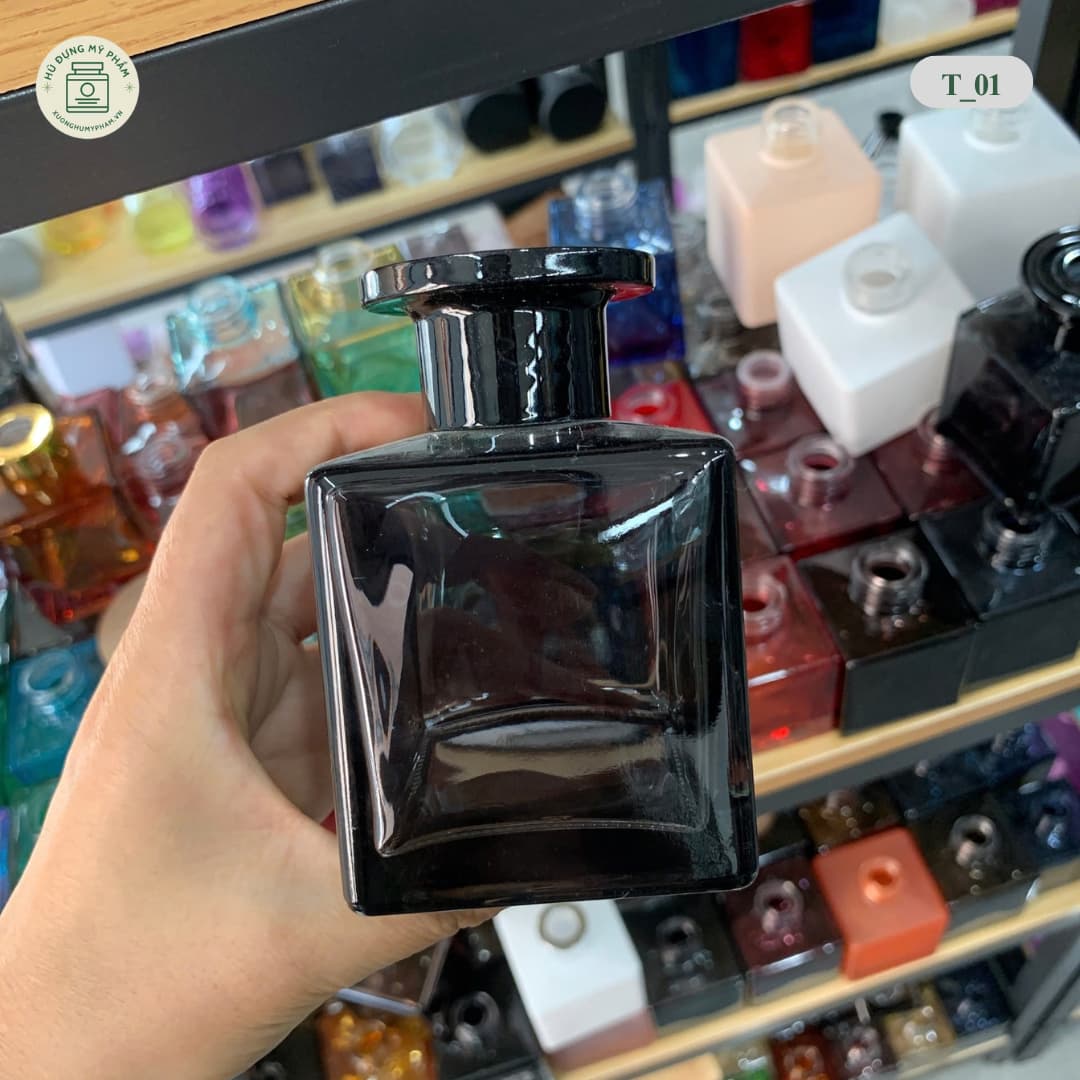 Chai đựng tinh dầu khuếch tán thủy tinh dáng vuông màu đen khói sang trọng mã T01.