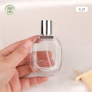 Mẫu chai nước hoa thủy tinh trong suốt nắp mạ bạc sang trọng mã T17.