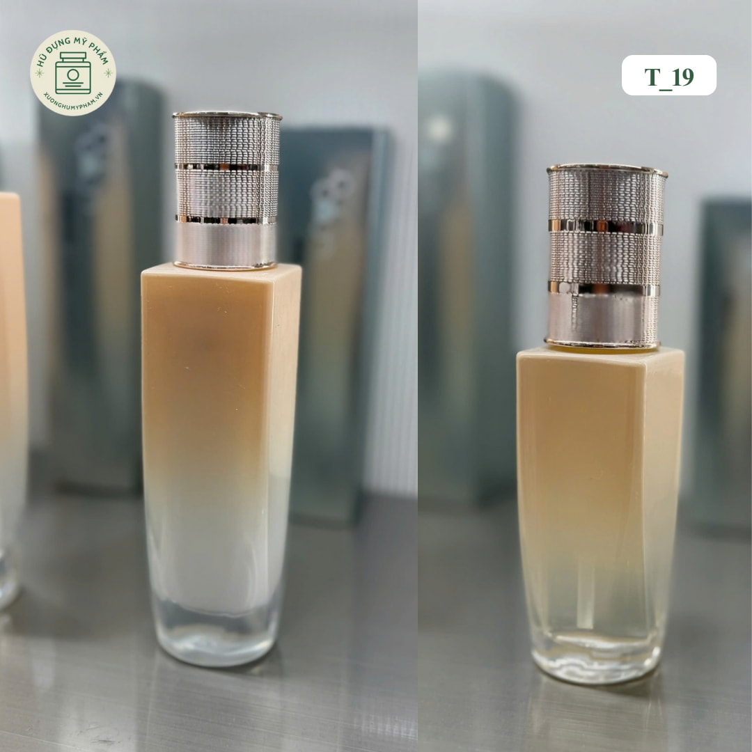 Cận cảnh chai thủy tinh màu kem phối nắp vàng kim họa tiết vân lưới tinh xảo mã T19