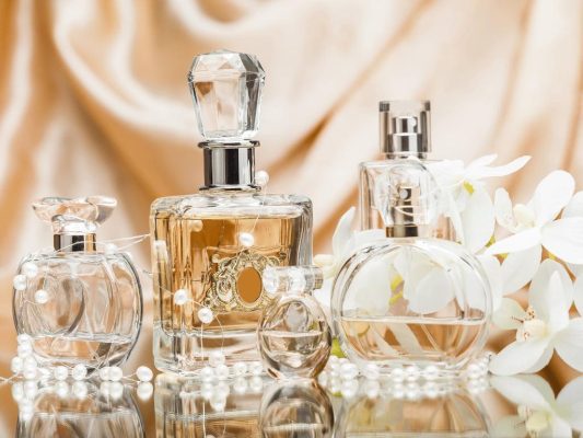 [So sánh nhanh] nên chọn bao bì nhựa hay thủy tinh cho mỹ phẩm?